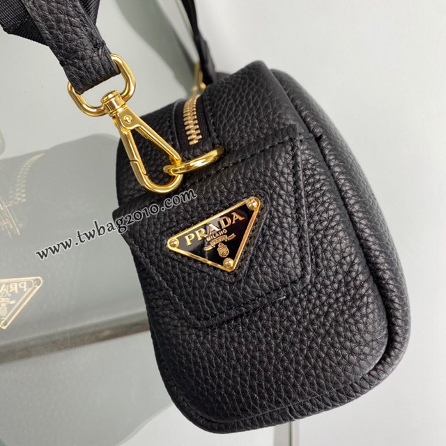 Prada專櫃新款小號雕花logo斜跨包 1BH187 普拉達小牛皮休閒肩背女包 csp1679